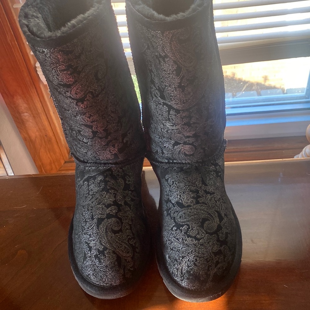 🦊 Ugg black paisley tall boot. Black/silver. Not many of this style out there.